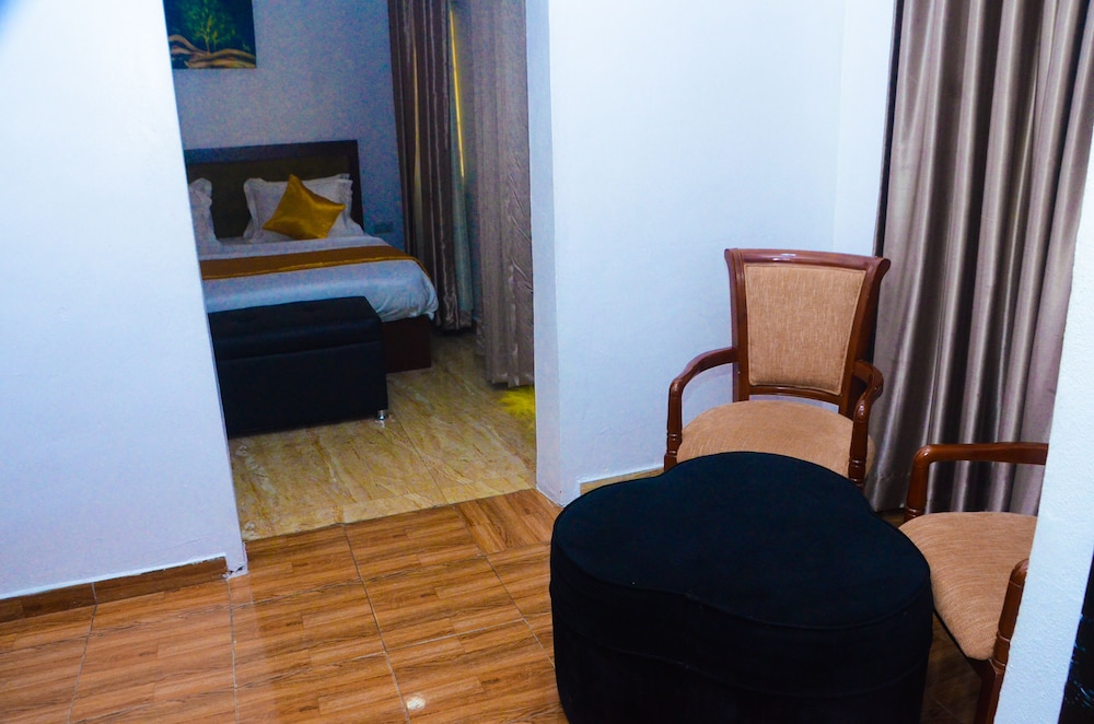 J. Gibson Hotel 34/50