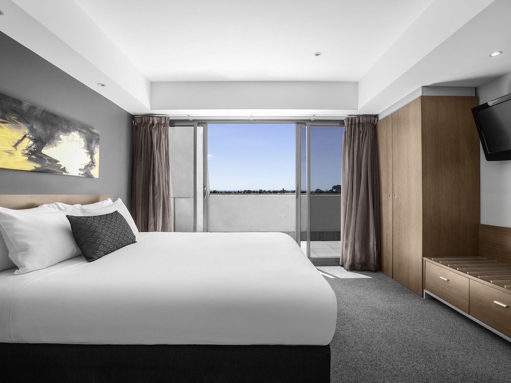Mantra Melbourne Airport 10/50