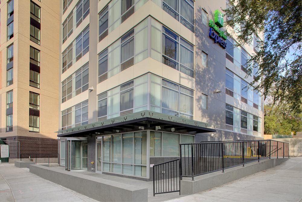 Holiday Inn Express Bronx Nyc - Stadium Area, an IHG Hotel 34/40