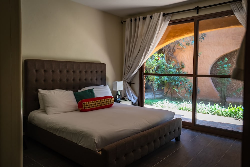 Le Petit Village Hotel 6/50