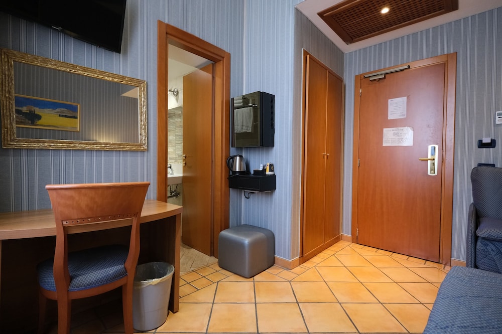 Hotel Lirico Roma 44/63
