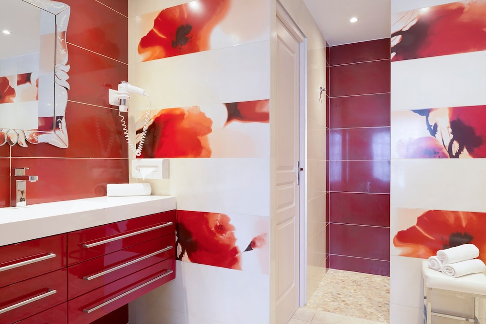 INTER-HOTEL LES COQUELICOTS 22/25