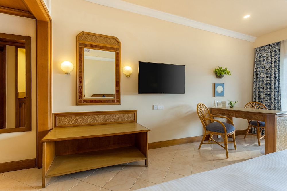 BOGMALLO BEACH RESORT 25/50