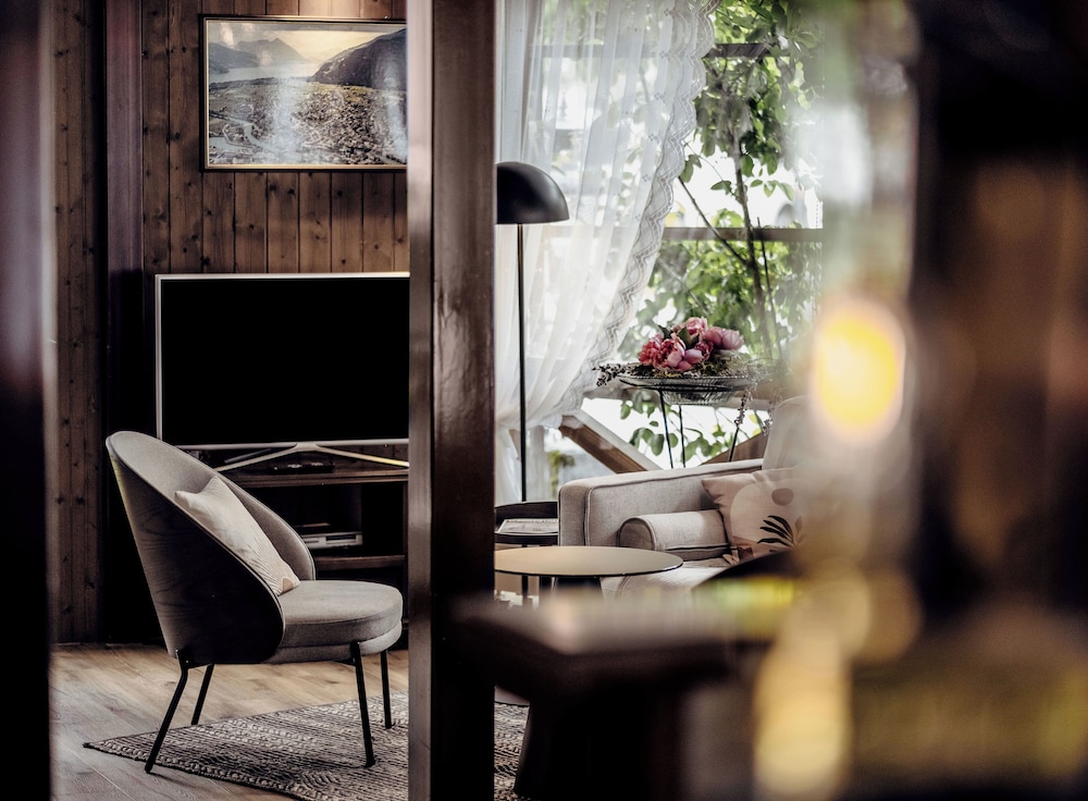 Chalet Swiss Hotel 36/50