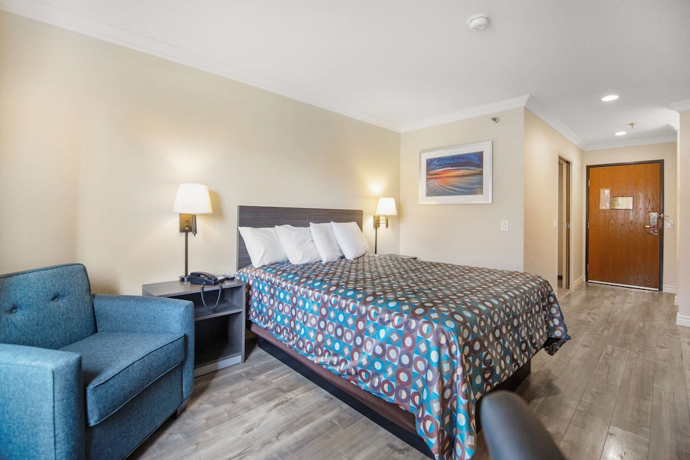 Hotel Fontana - CA 8/27