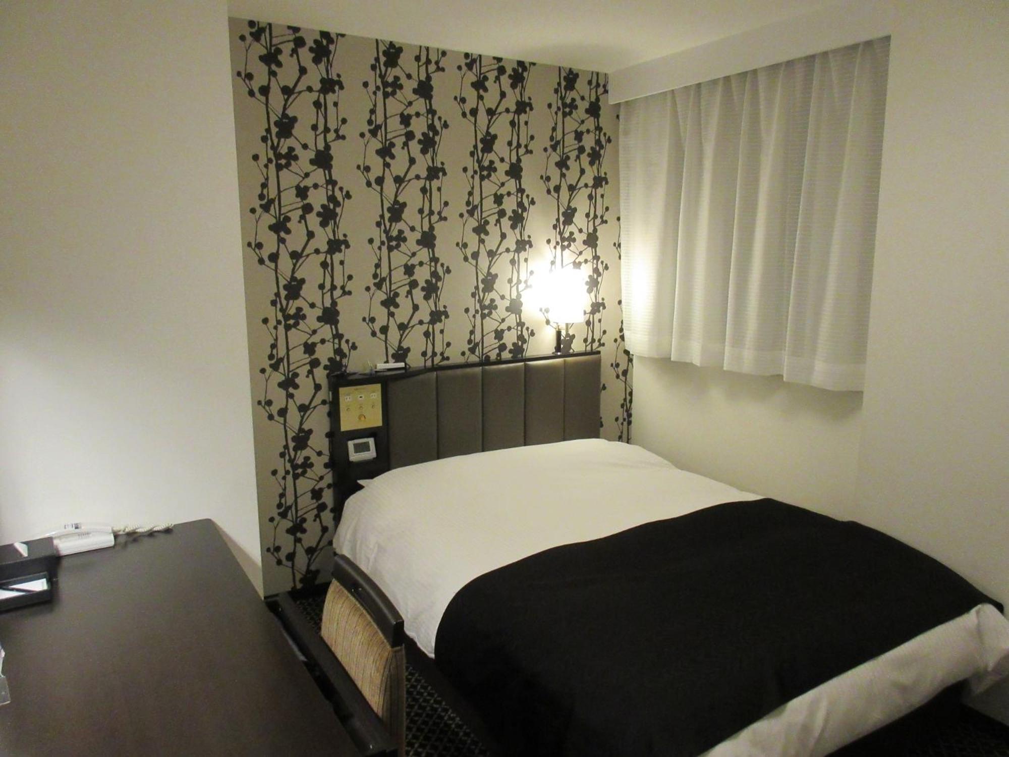 ROOM, DOUBLE BED, SMOKING