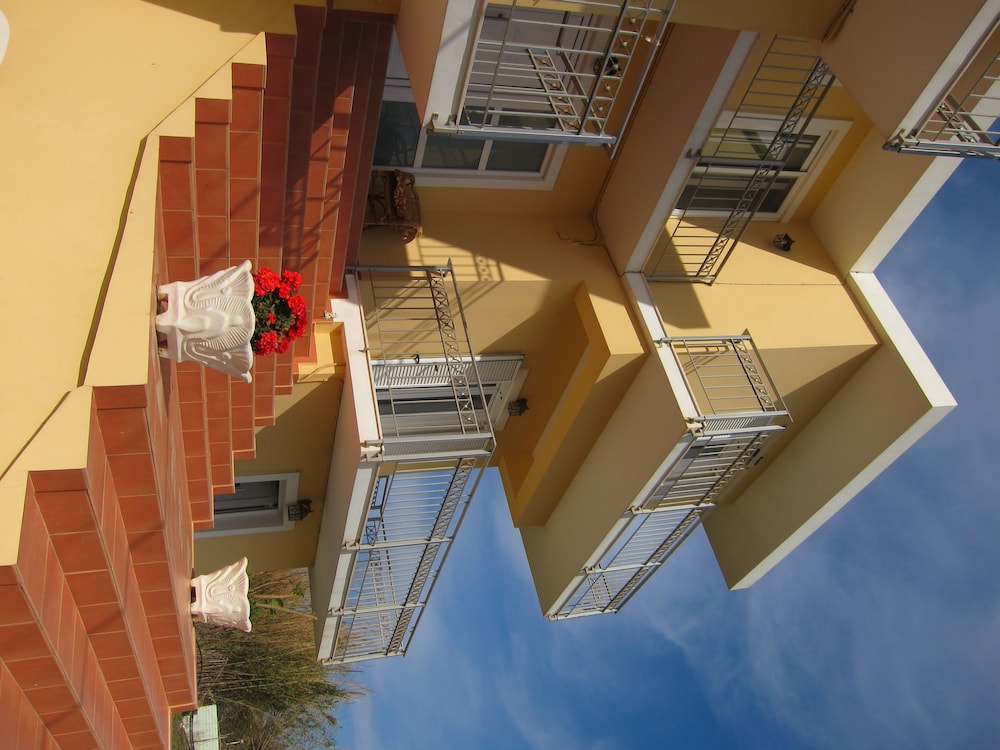 Baladinos Apartments in Platanias