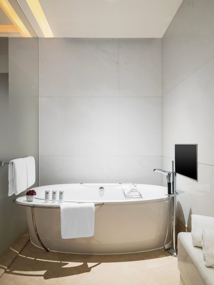 THE ST. REGIS CHENGDU 55/63