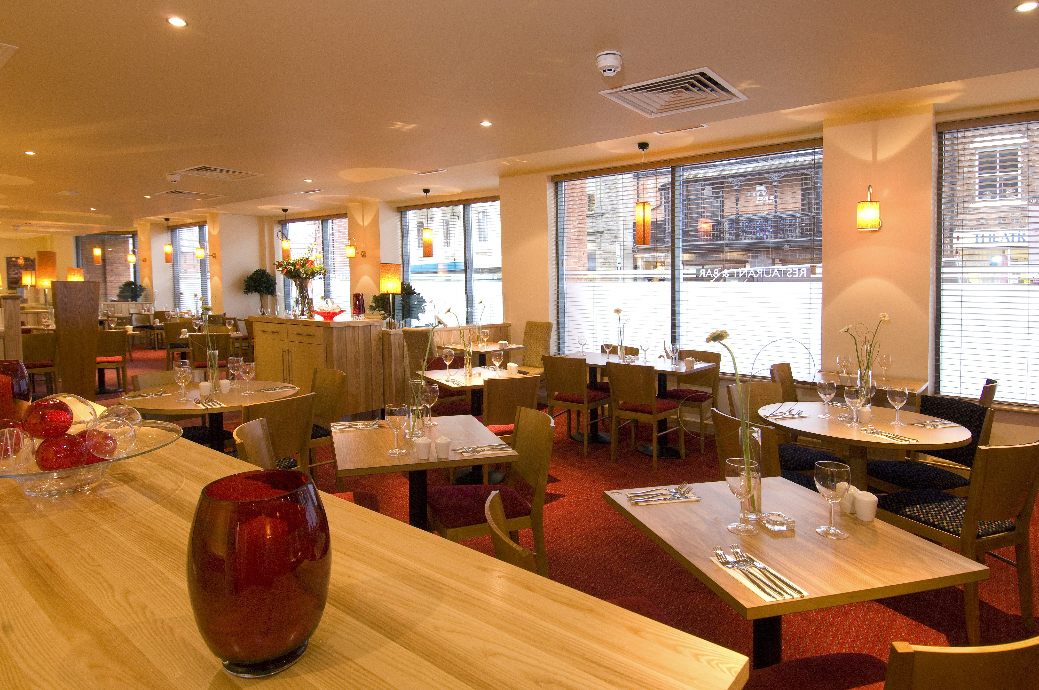Premier Inn Chester (Railway Station) 32/42