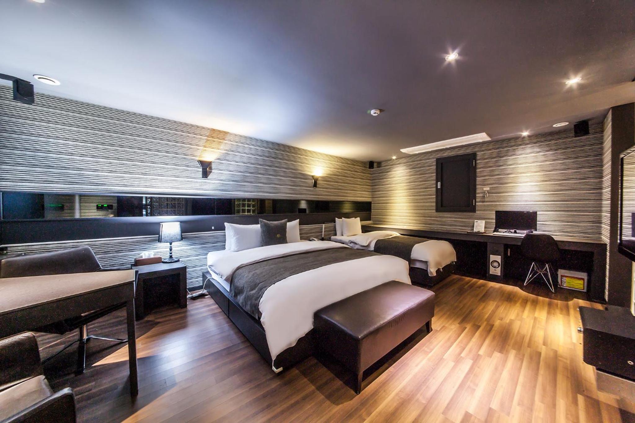 Suite, King Bed