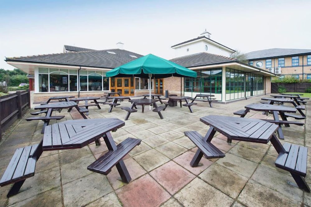 Premier Inn Sheffield/Barnsley (M1 Jct36) 49/51