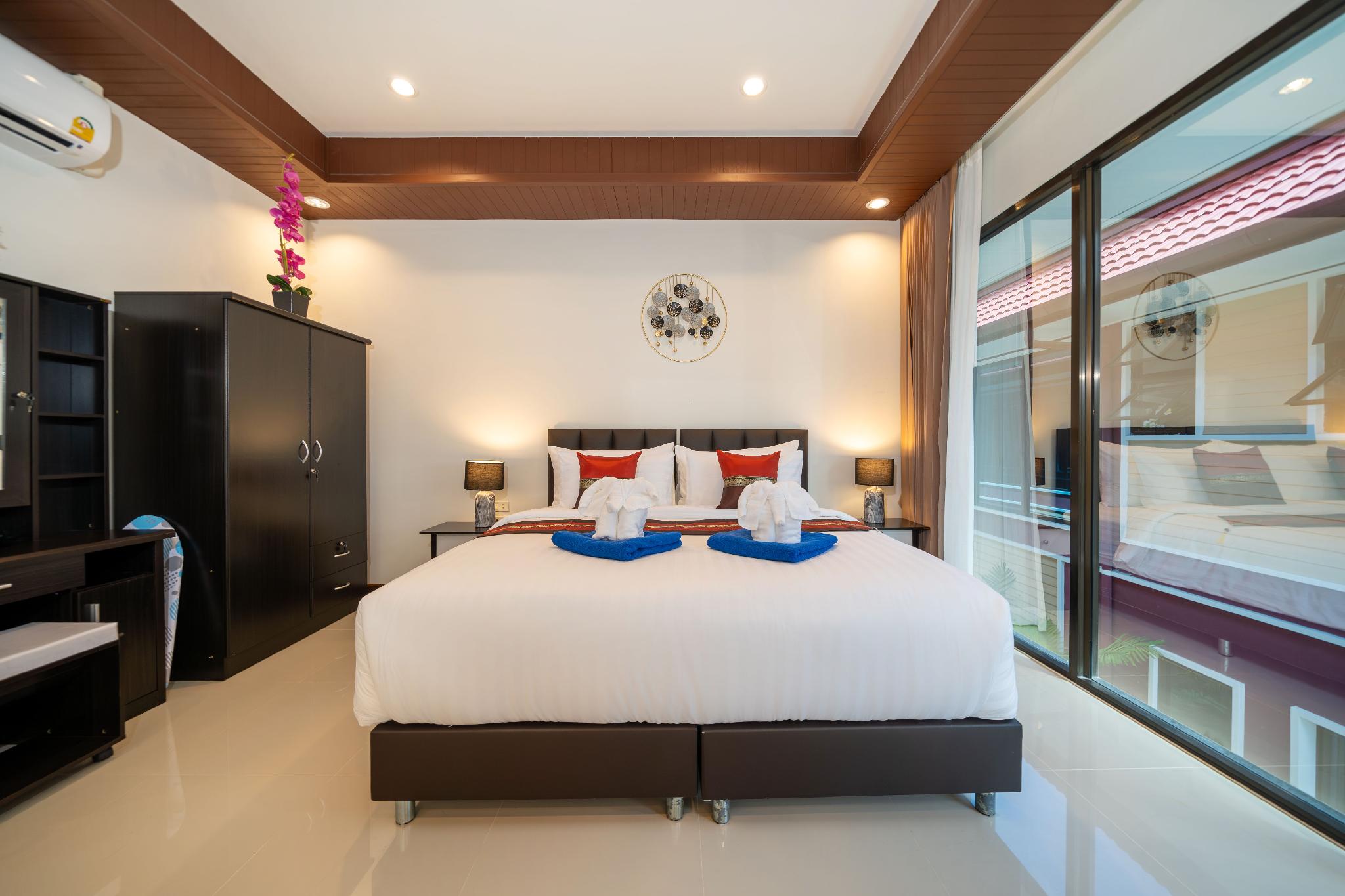 Room, Pool Access