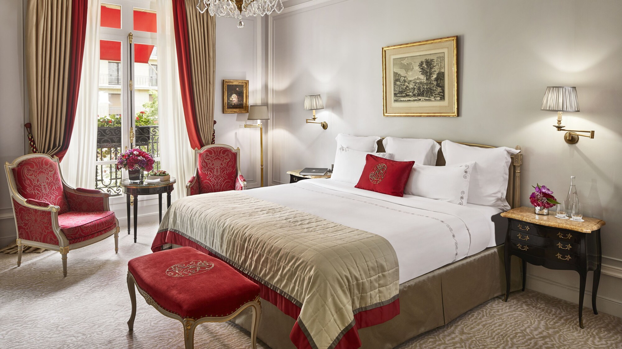 Deluxe, Suite, King Bed, Montaigne View, Balcony