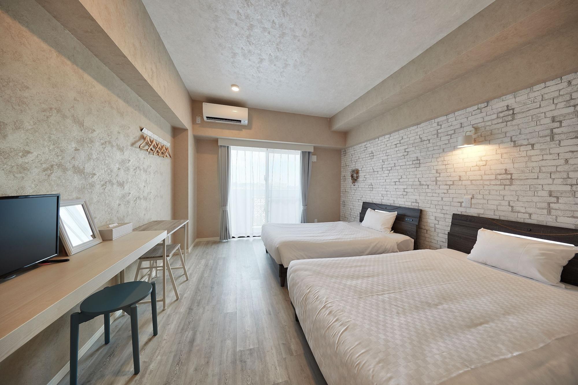 Hotel 385 7/45