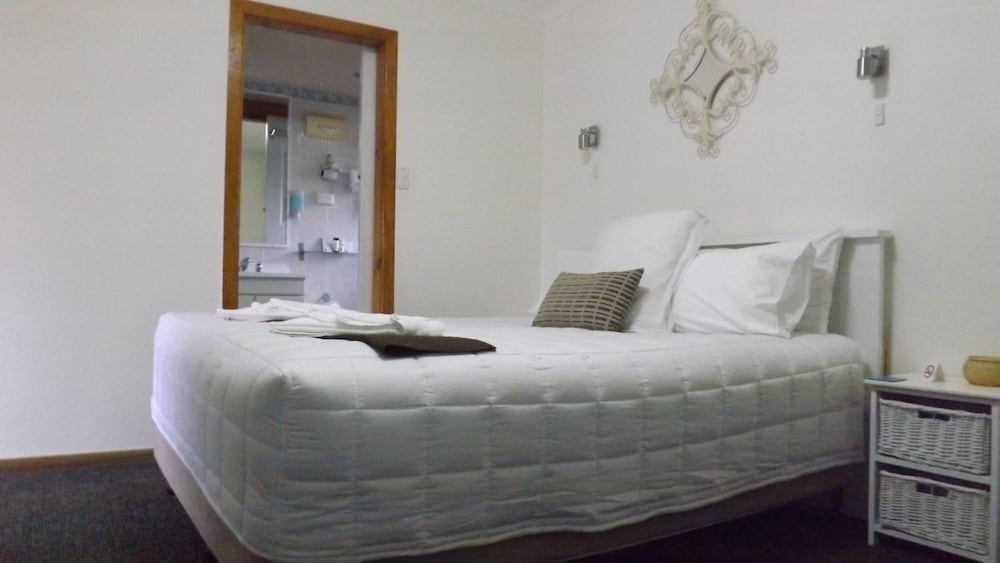 KARUAH MOTOR INN 42/59