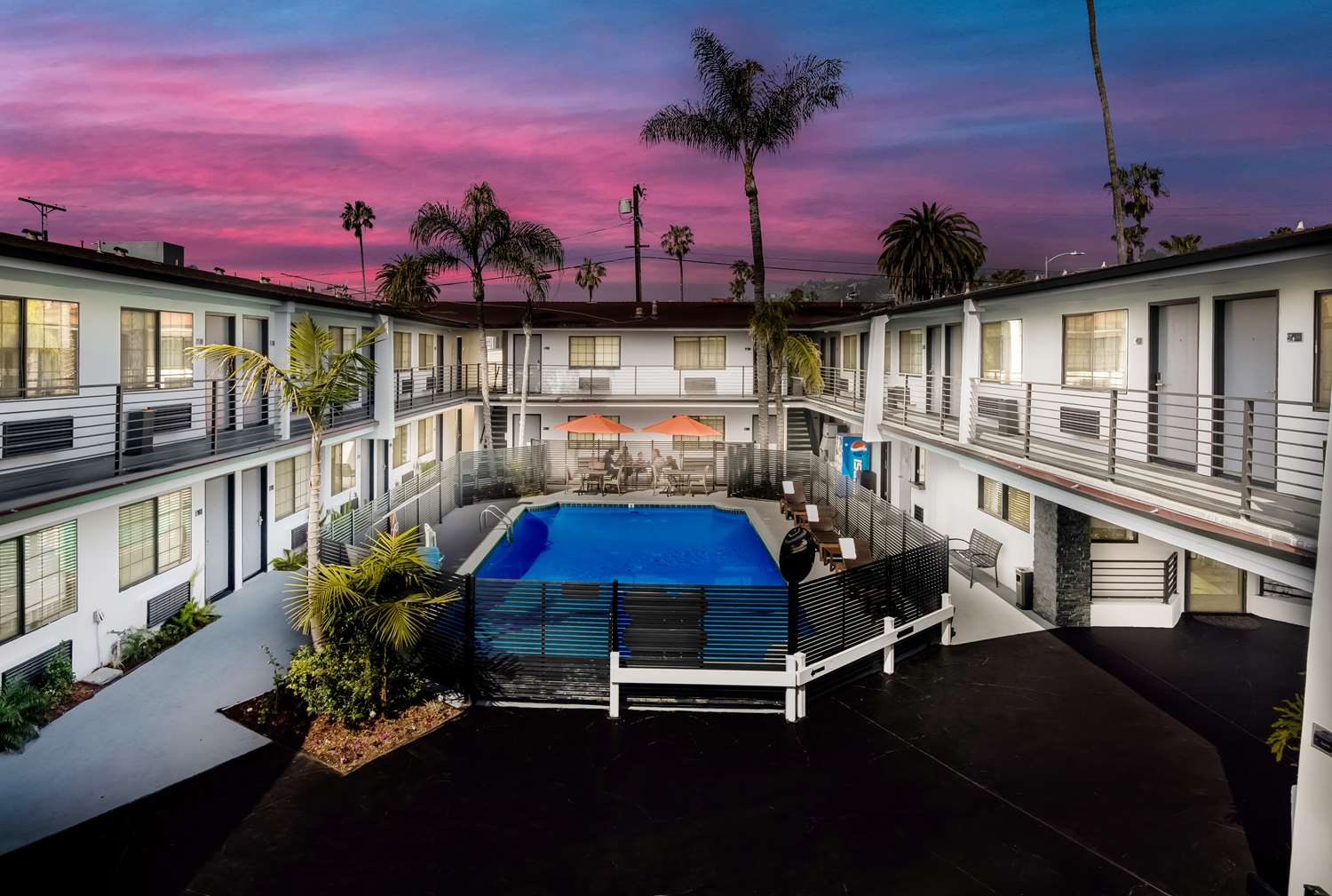 Sunset West Hotel 4/31