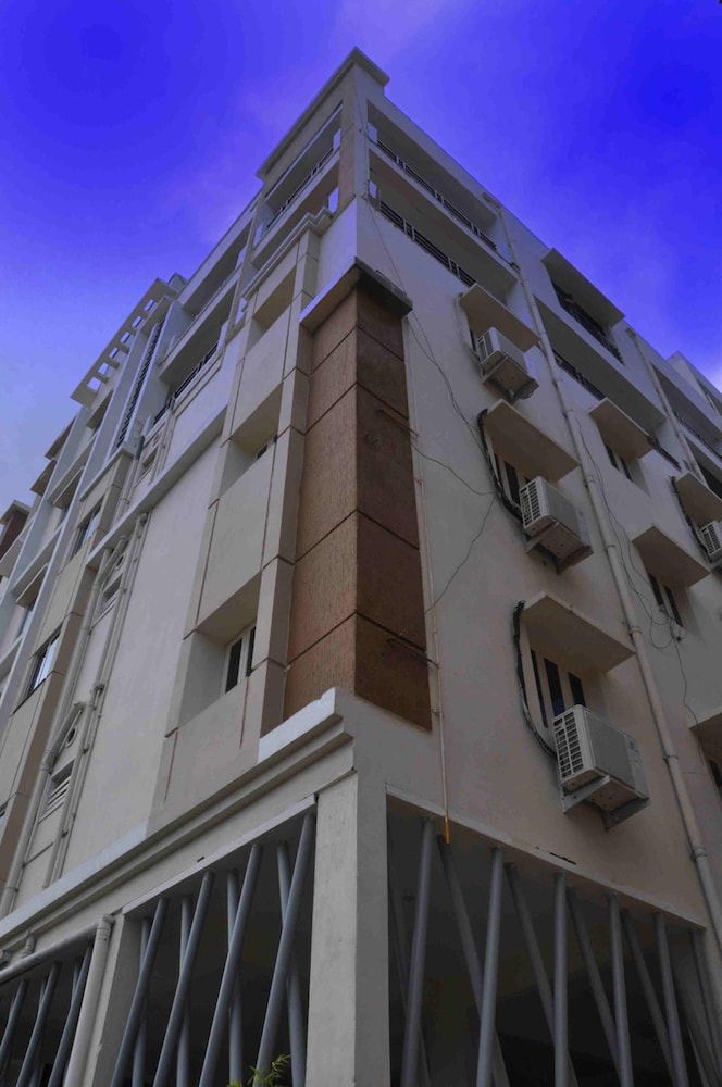 Hotel At Home Suites 5/40