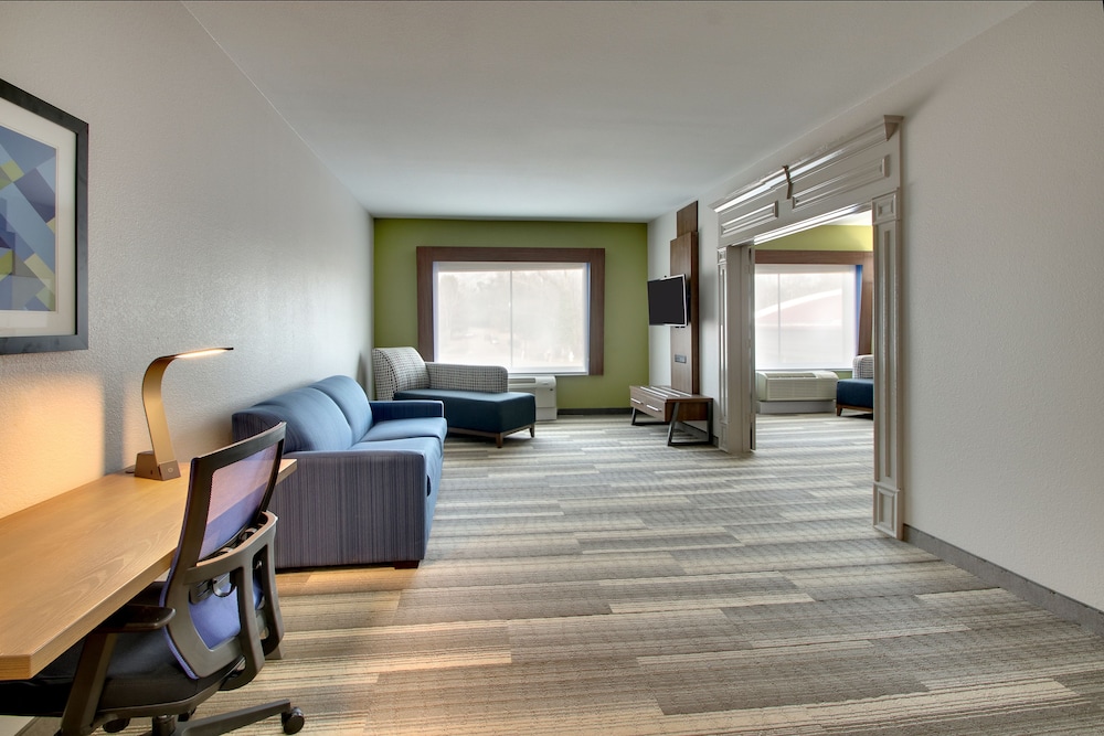 Holiday Inn Express Hotel & Suites Laurel 41/53