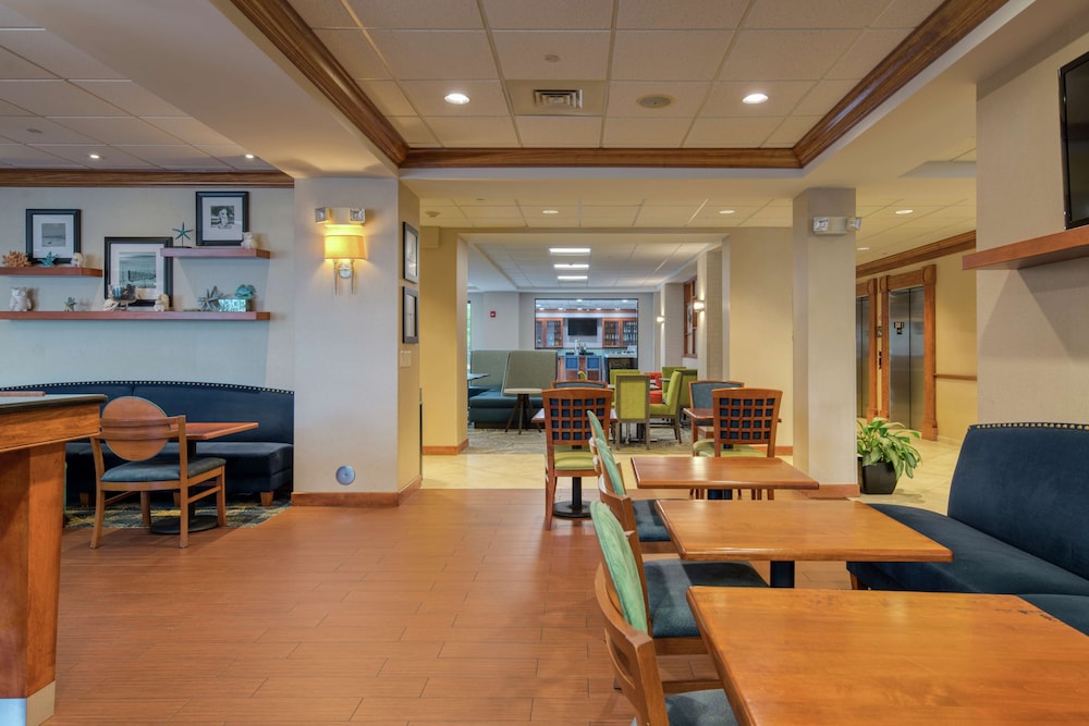 Hampton Inn Wilmington - University Area/Smith Creek Station 44/72
