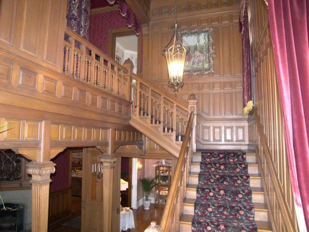 Alexander Mansion Historic Bed and Breakfast 4/48