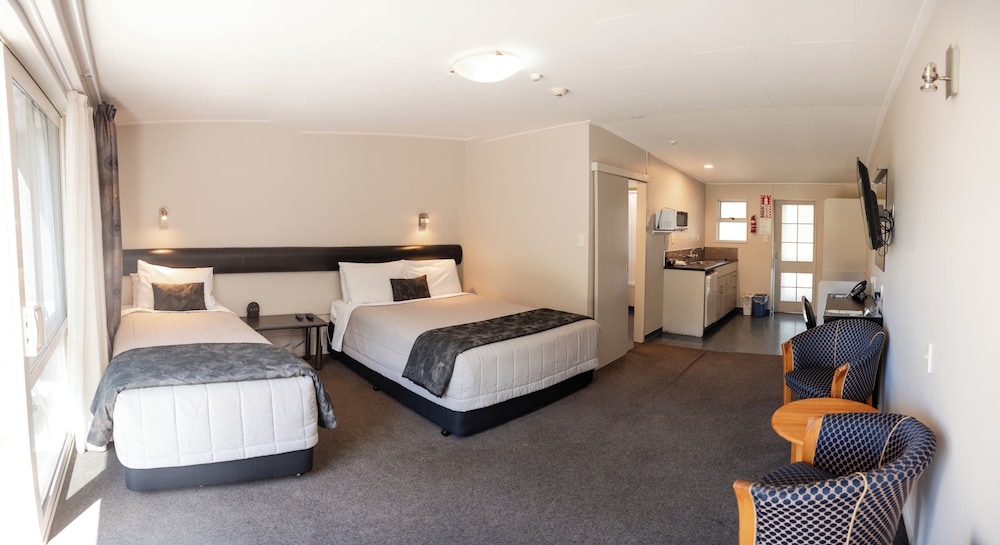 Motel, 1 Queen and 1 Single Bed, Separate Building
