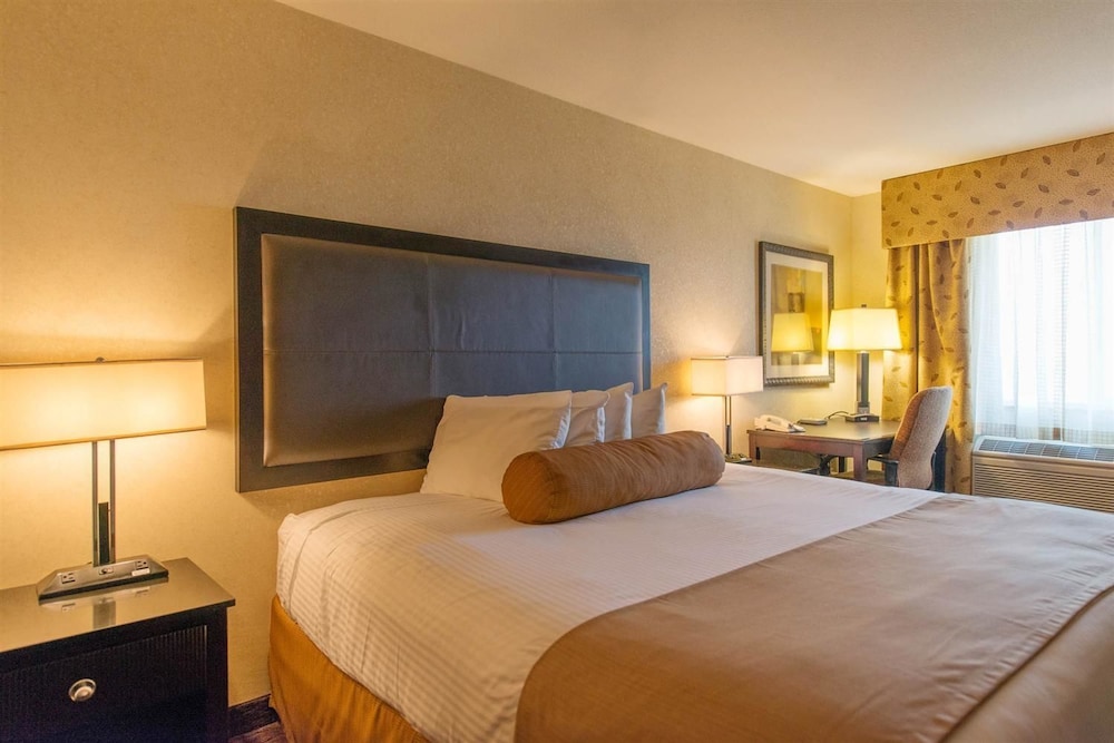 Lloyd Hotel Astoria Bayfront, Ascend Hotel Collection, OR 11/43