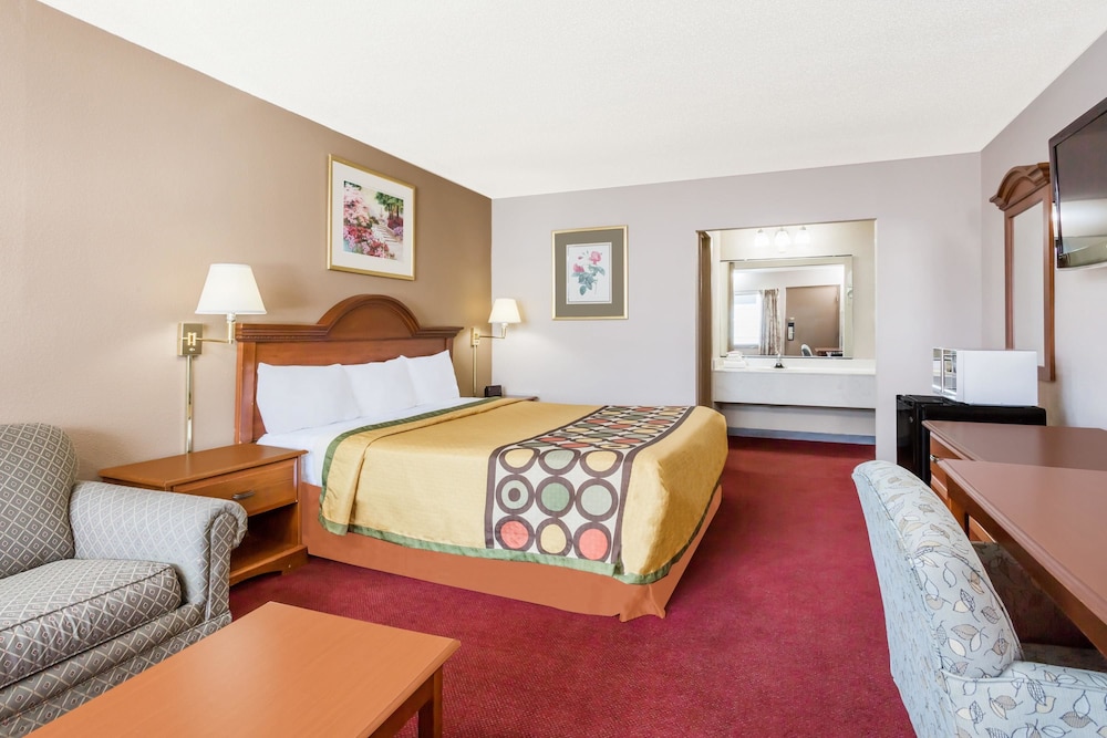 Super 8 By Wyndham Greensboro 6/29