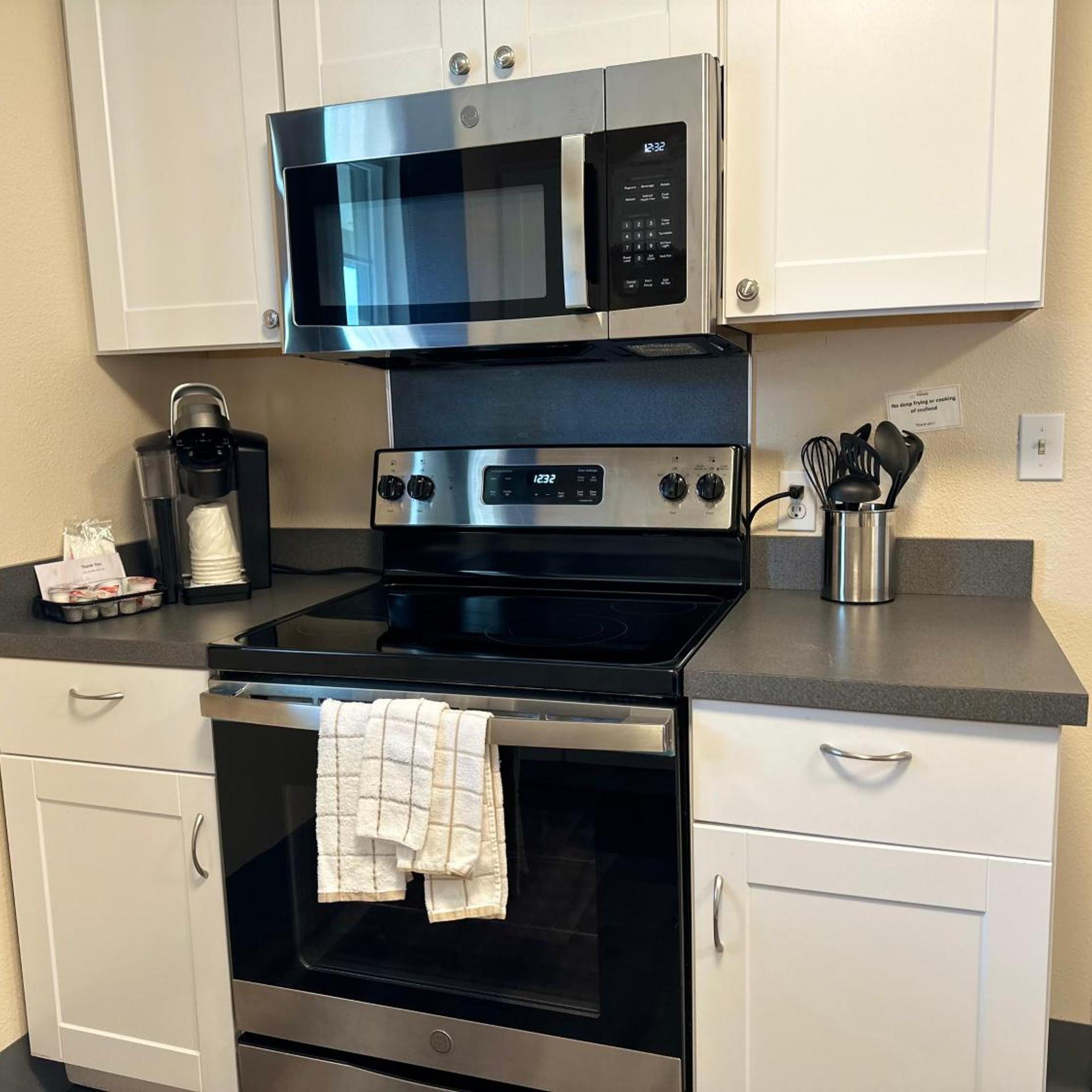 Coastal Inn & Suites 32/50