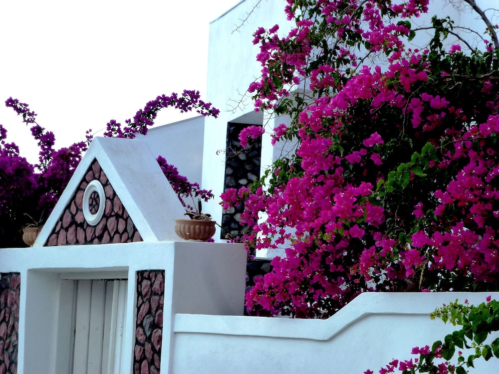 Atalos Suites in SANTORINI