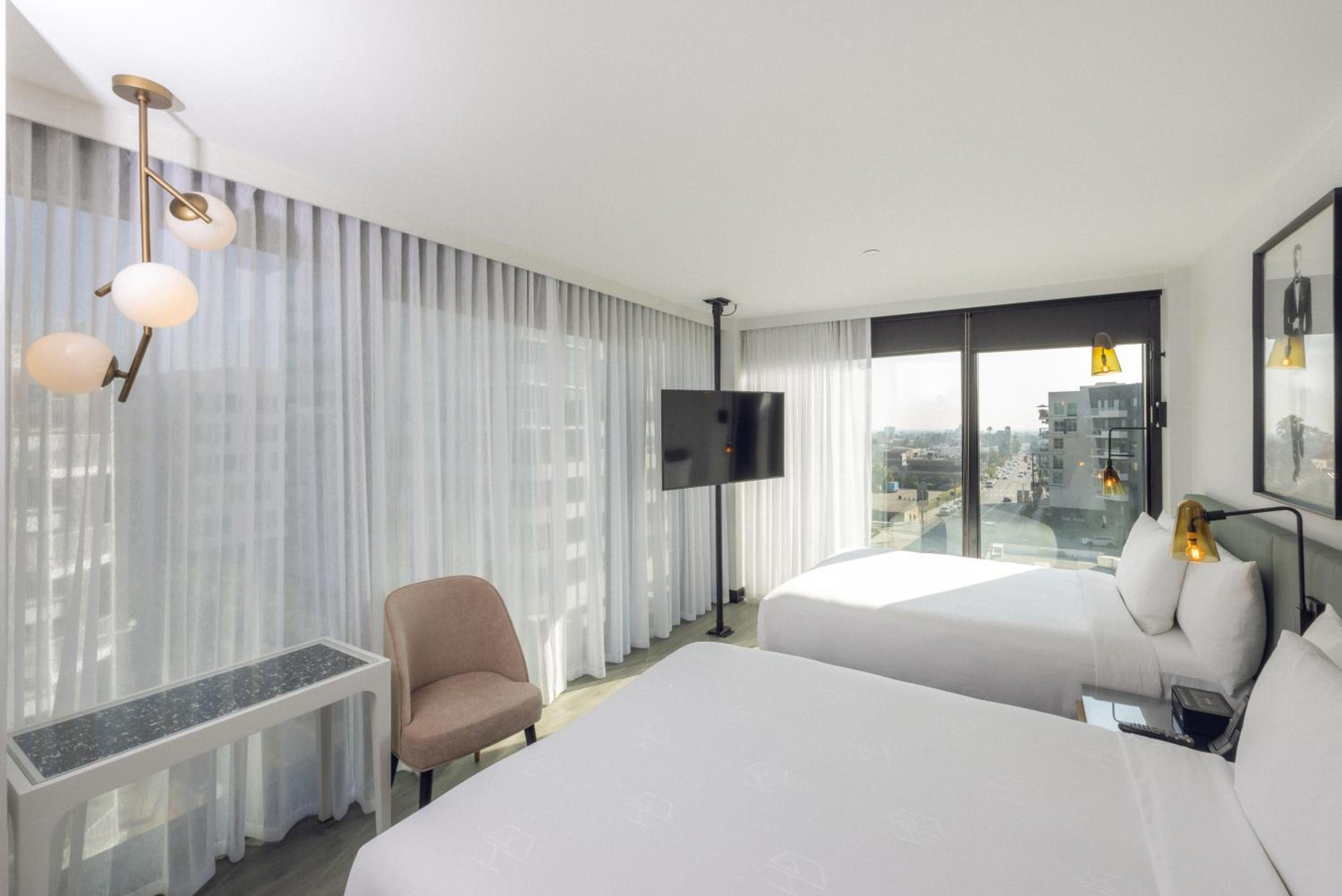 Hollywood, Double Bed