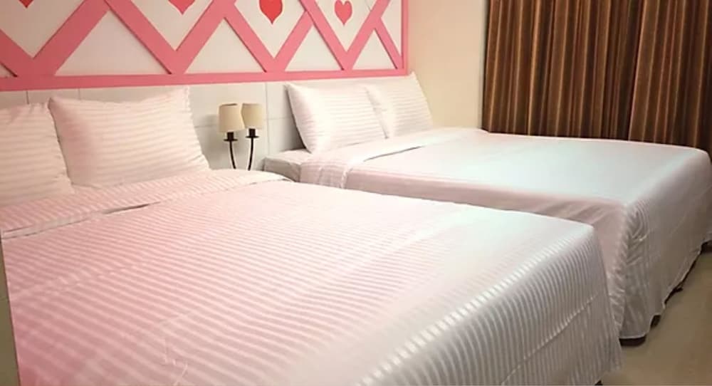 DONGMEN HOTEL 25/54