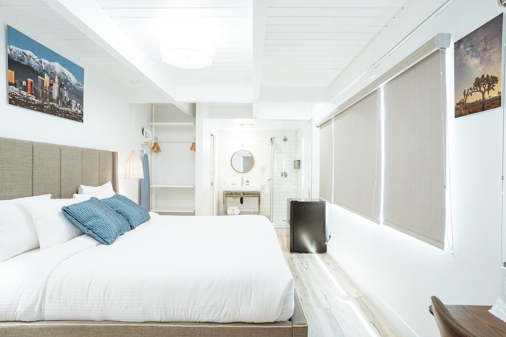 Deluxe, King Bed