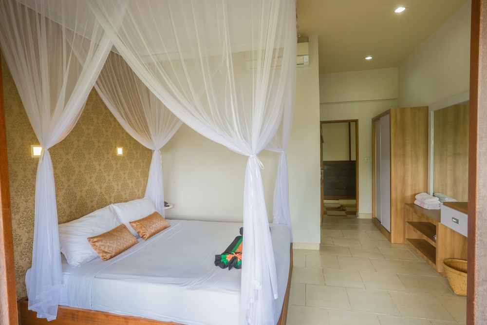 DELUXE, TWIN BEDS, GARDEN VIEW