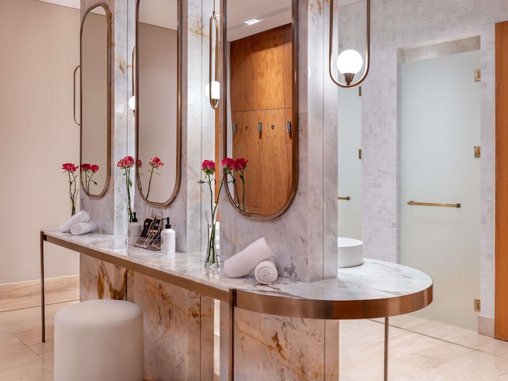 Sofitel Cotonou Marina Hotel 68/69