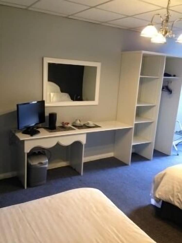 5 Corners Guest Inn 6/19