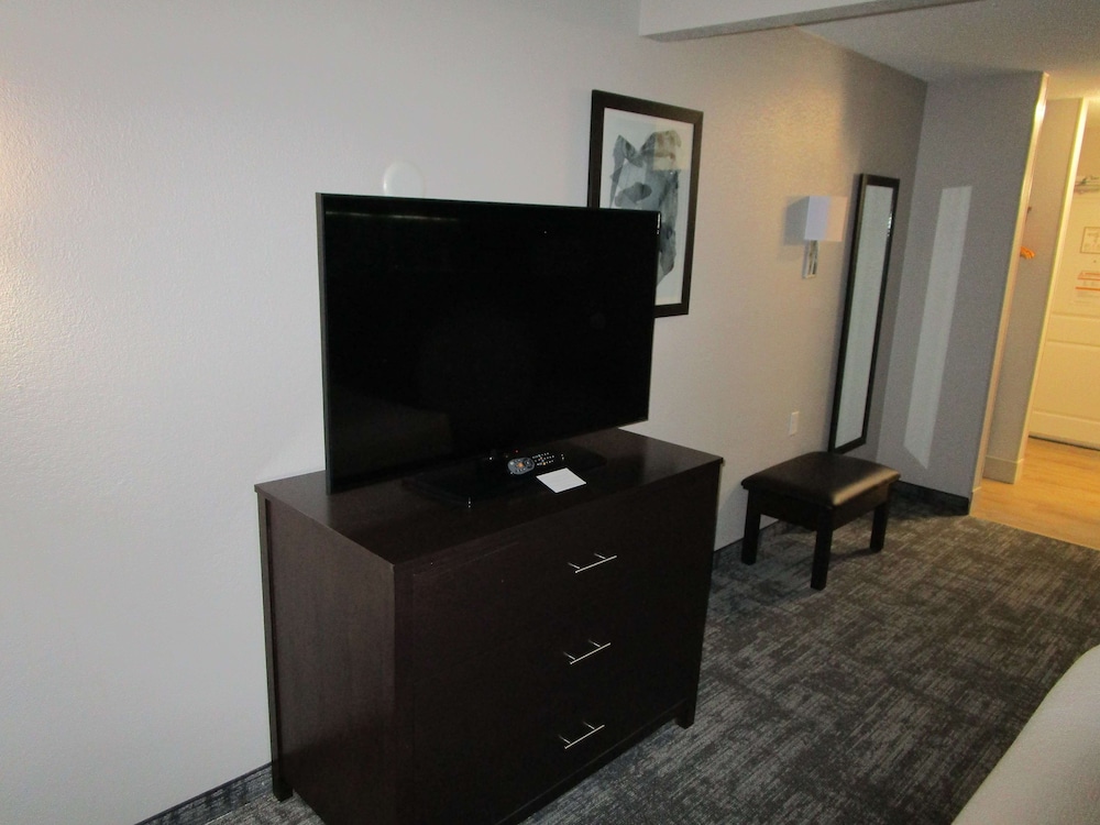 Best Western Watertown Inn Suites 32/42