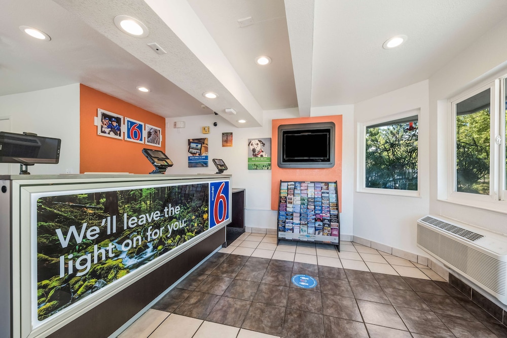 Motel6 Rohnert Park, CA 10/60