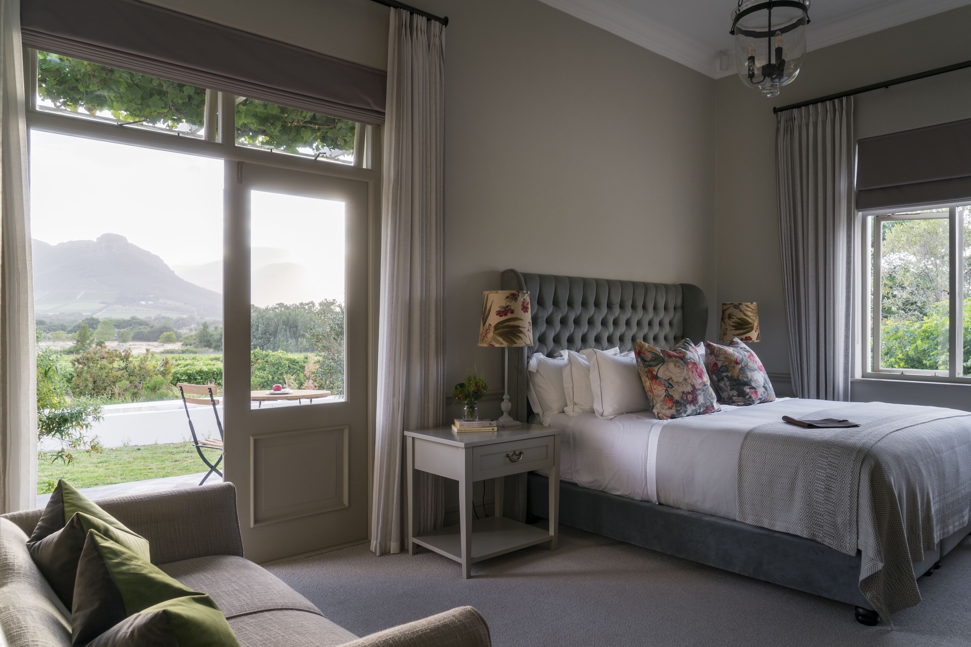 EXCLUSIVE, SUITE, KING BED, MOUNTAIN VIEW