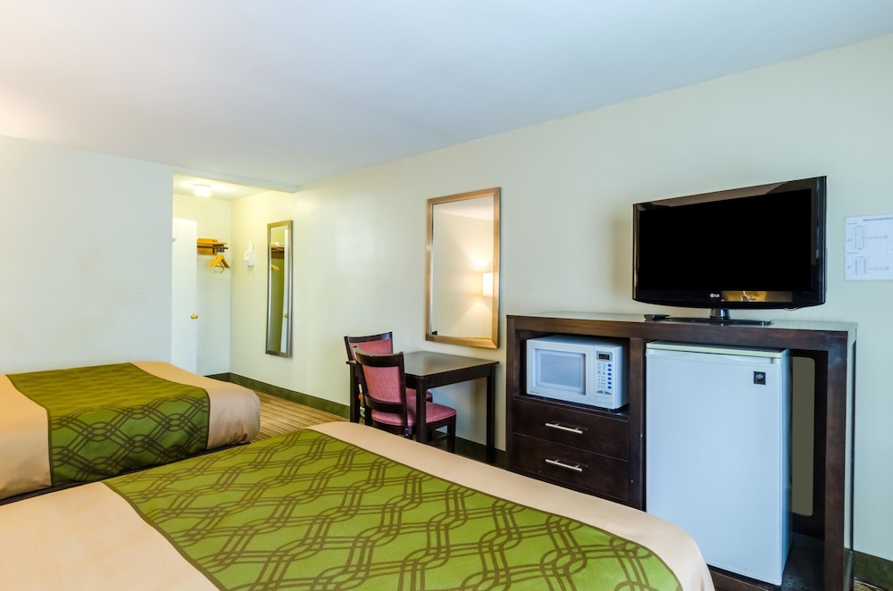 FairBridge Inn Express Pittsfield MA 26/51