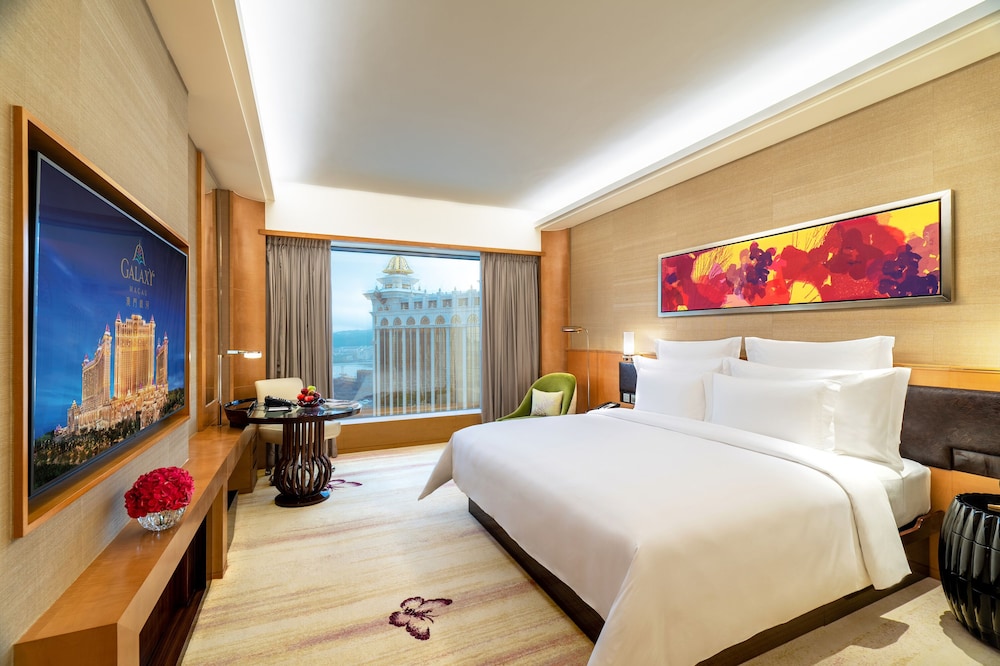RESORT, DELUXE, KING BED