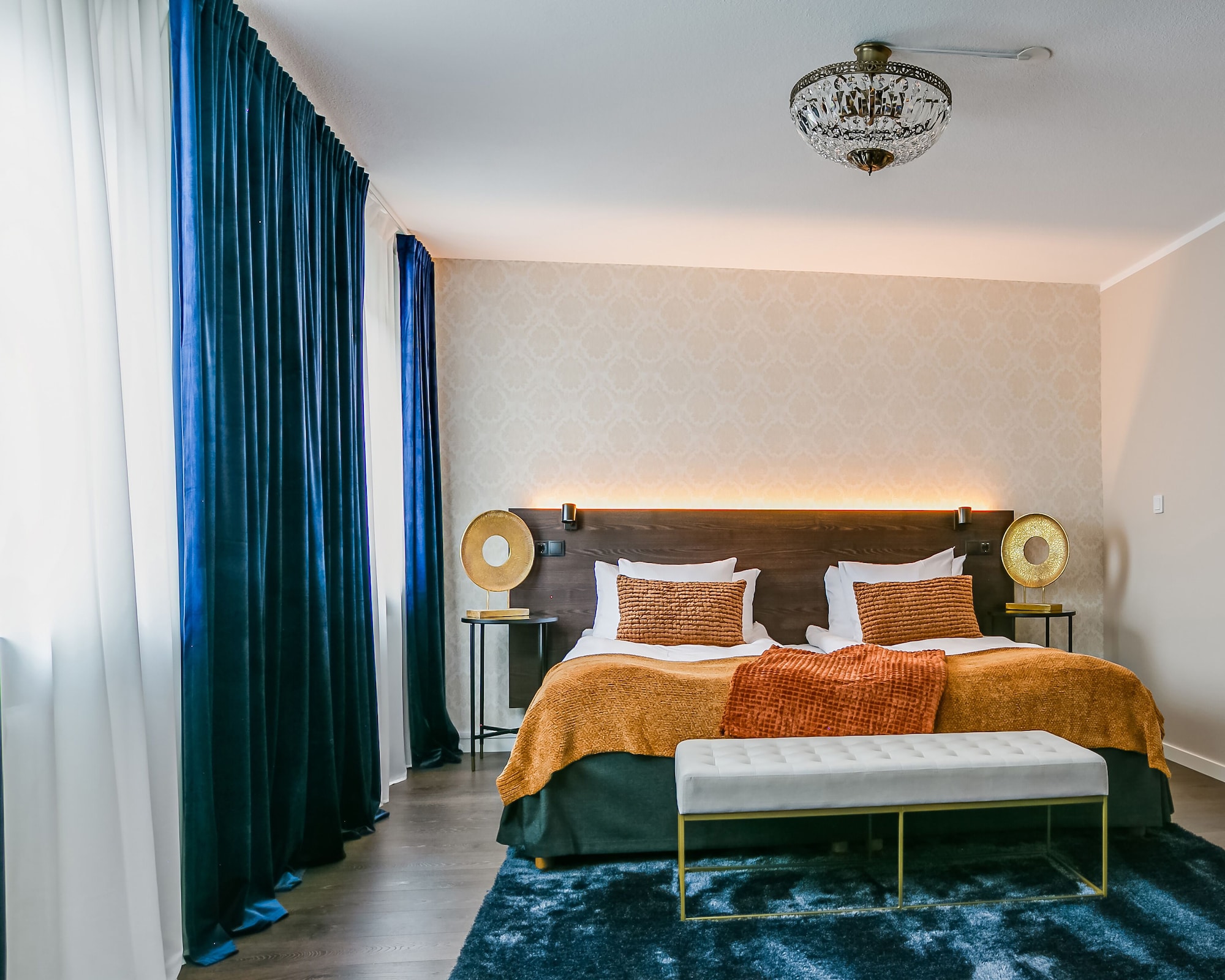 Superior, King Bed, Sofa, Jetted Tub