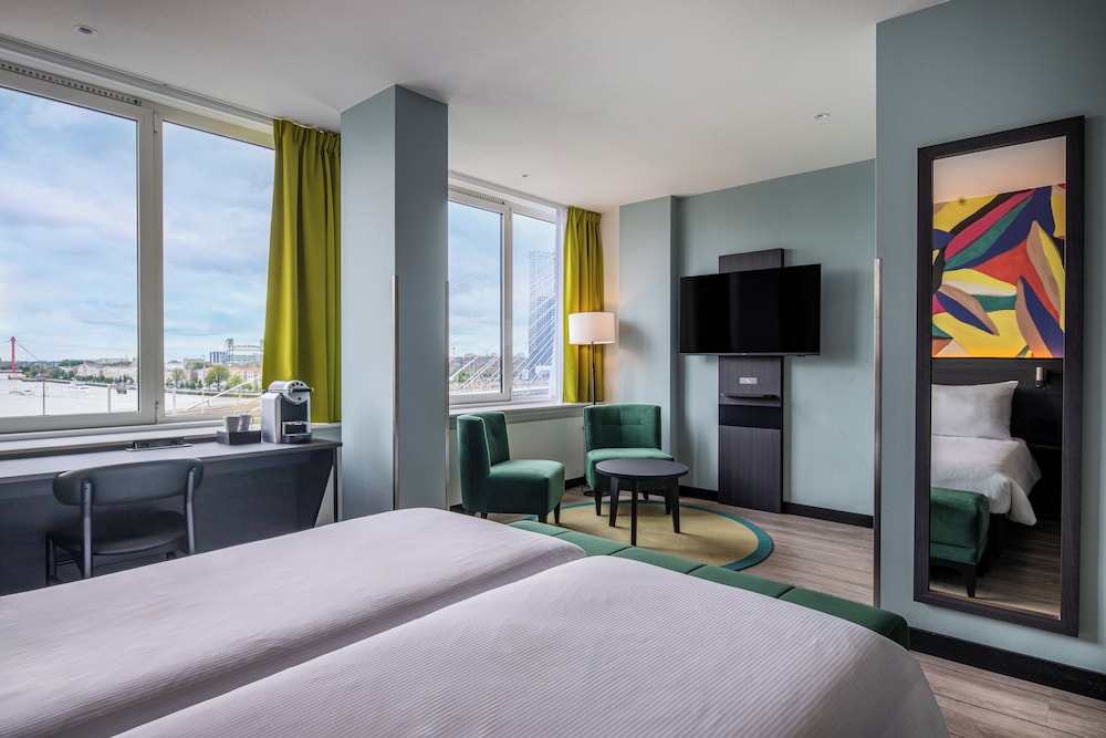 Superior, Double Bed, River View, Thon Hotel Rotterdam 4/10