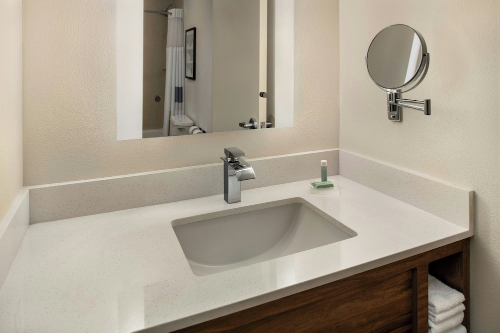 Holiday Inn Express Suites Rancho Cucamonga 54/57
