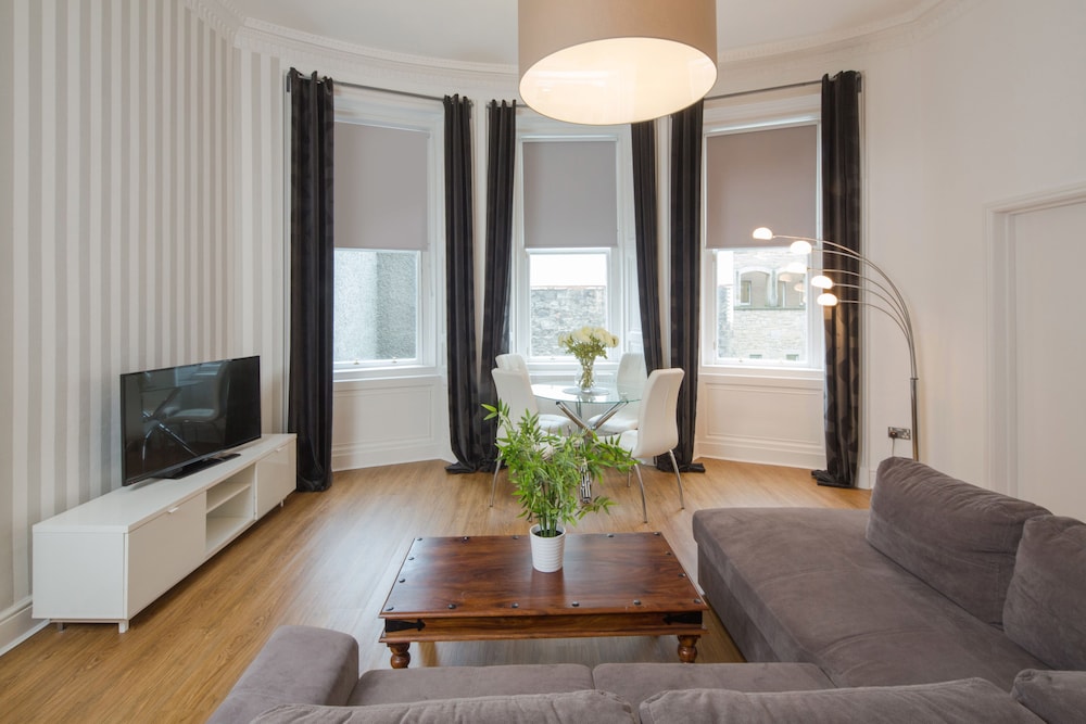 Edinburgh Castle Apartments And Suites 27/55