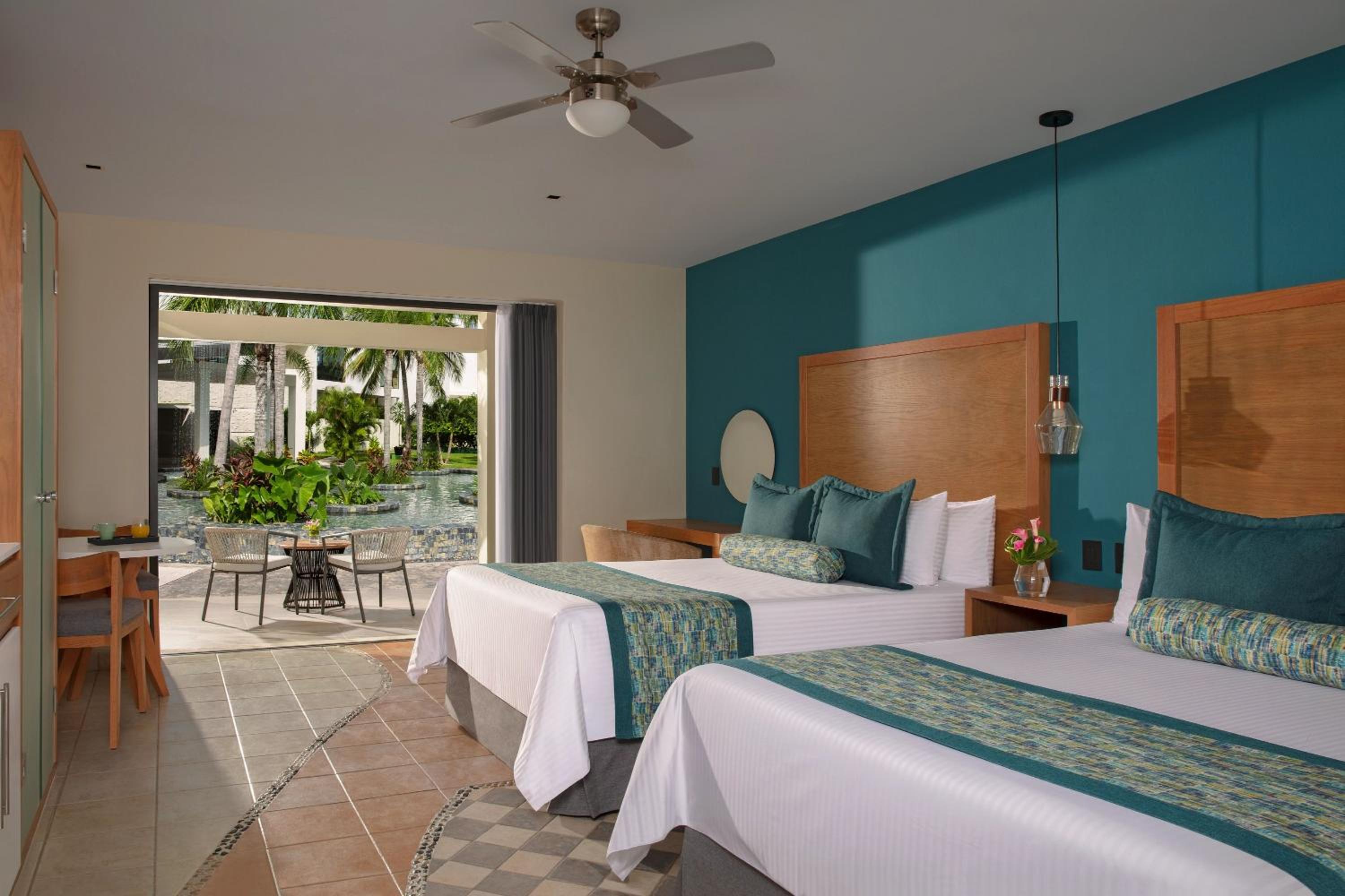 Junior Suite, 2 Queen Beds, Tropical View