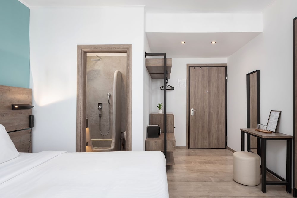 DELUXE, DOUBLE BED
