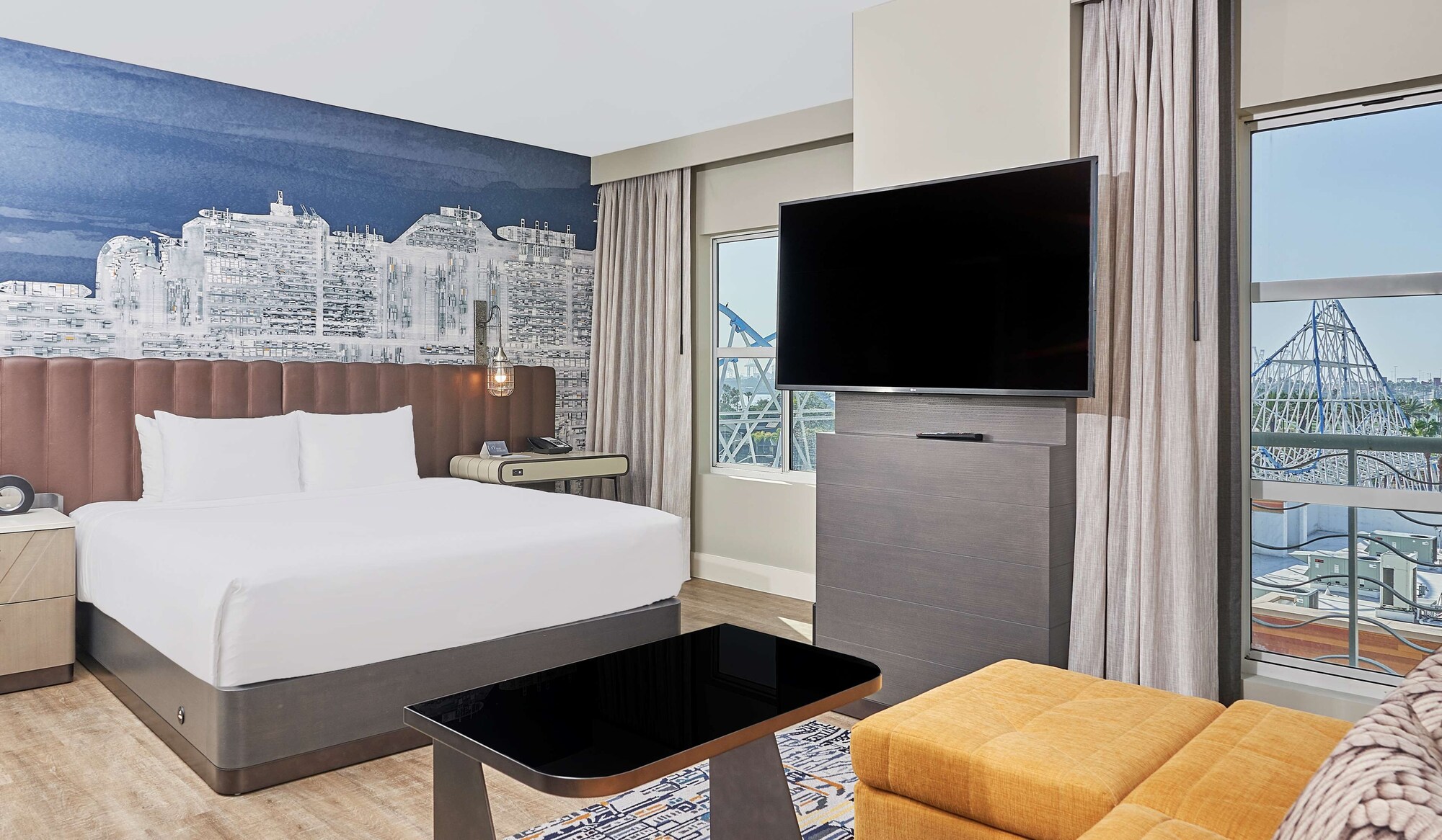 DELUXE, KING BED, SOFA