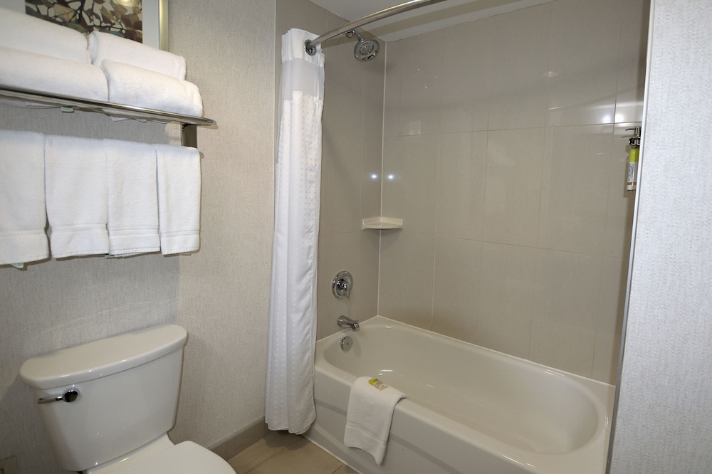 Holiday Inn Express And Suites Ottawa East Orleans 22/70