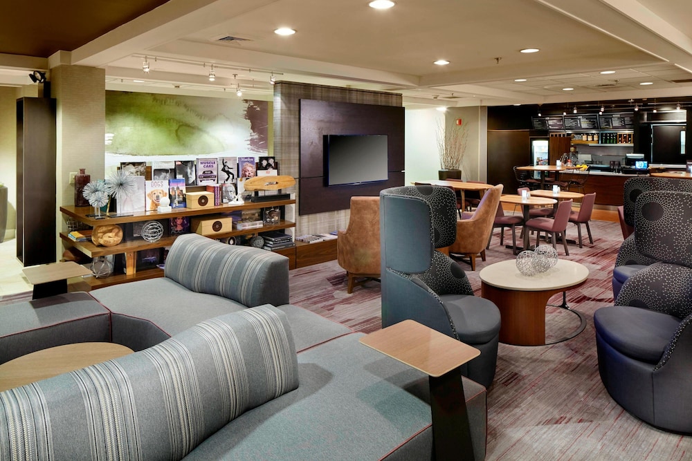 Courtyard By Marriott State College 28/39