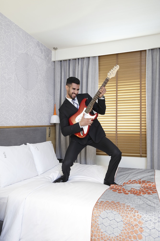 Holiday Inn Express Ahmedabad Prahlad Nagar 24/73